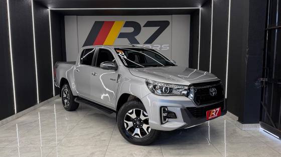 TOYOTA HILUX 2.8 SRX 4X4 CD 16V DIESEL 4P AUTOMÁTICO TOYOTA HILUX 2.8 SRX 4X4 CD 16V DIESEL 4P AUTOMÁTICO